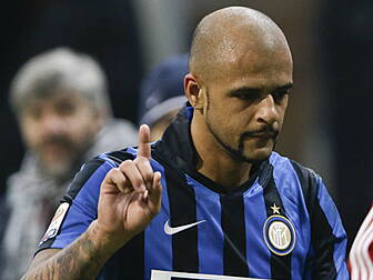 WATCH: Felipe Melo's red c...